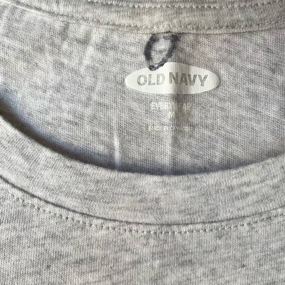 Old Navy Women’s Short Sleeve T-shirt Size M, Solid Gray, Pineapple - Picture 5 of 8